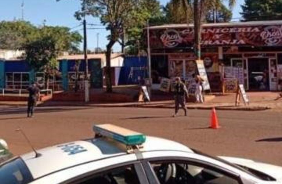 Accidente entre una moto de la policía y un camión de la municipalidad de Eldorado