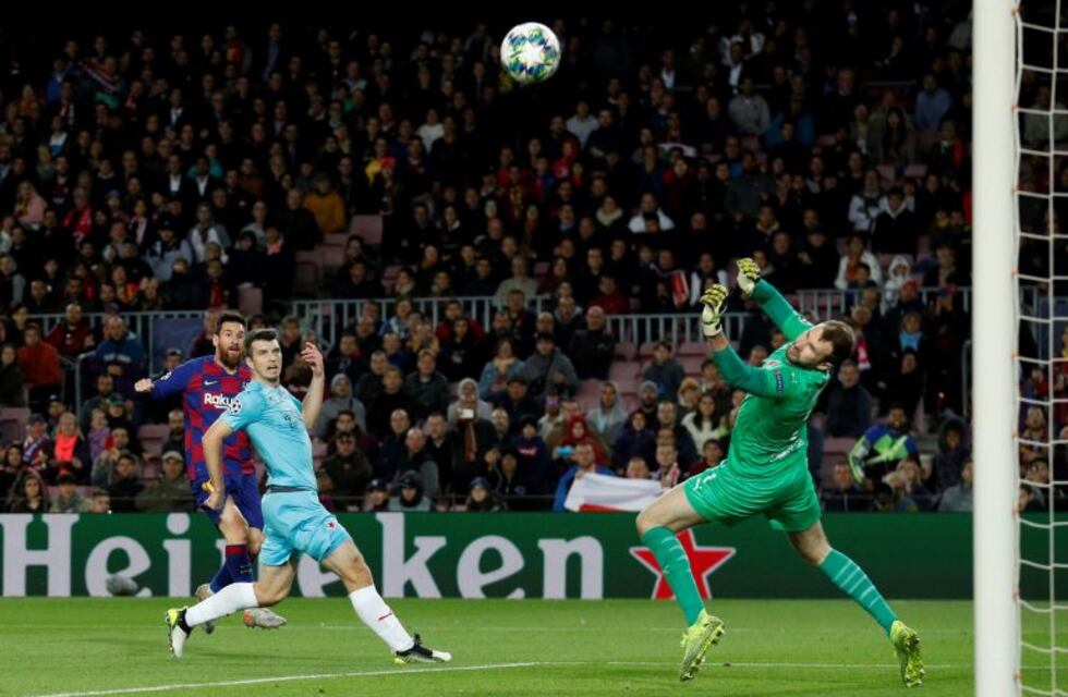 El arquero del Slavia Praga criticó a Lionel Messi y al plantel del Barcelona