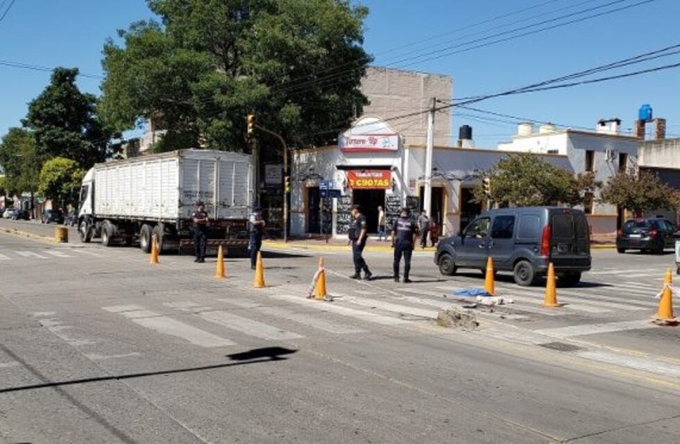 Una mujer fue atropellada por un camión en avenida Patria
