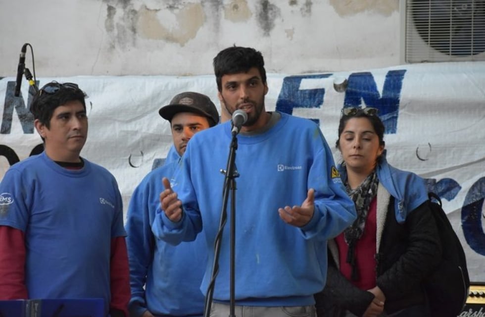 Denuncian que Electrolux no dejó entrar al personal que debía reincorporar