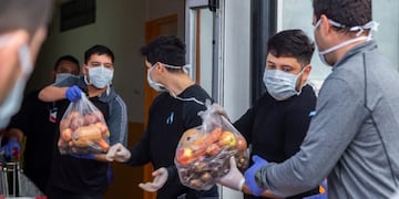 Entrega de módulos alimentarios en la ciudad de Río Grande\u002E