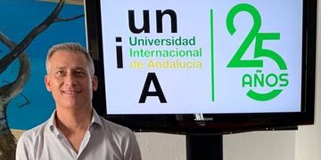 Esteban Avilés disertó en España