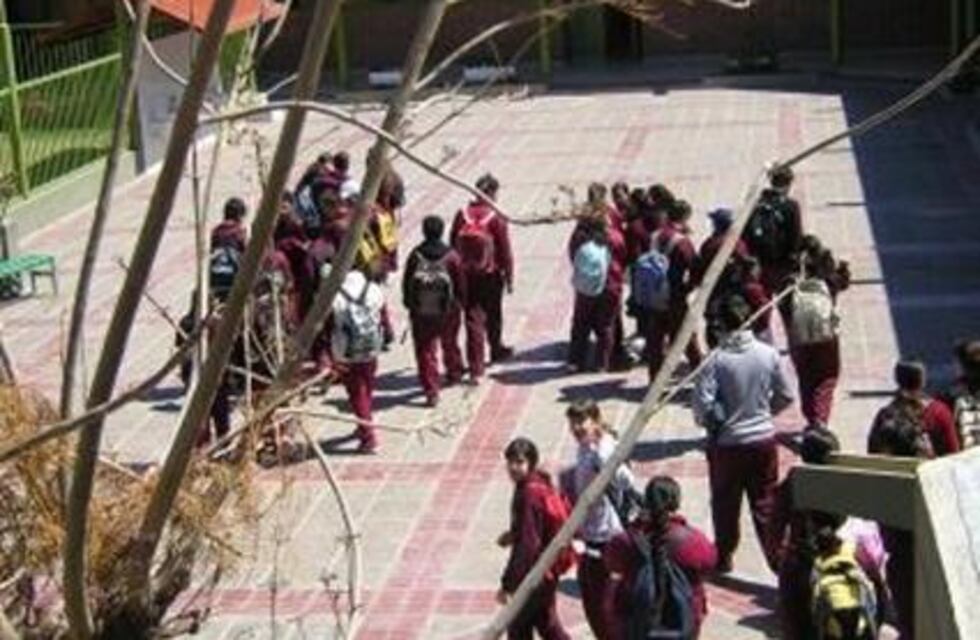 Clausuraron el colegio Sagrada Familia de Mendoza