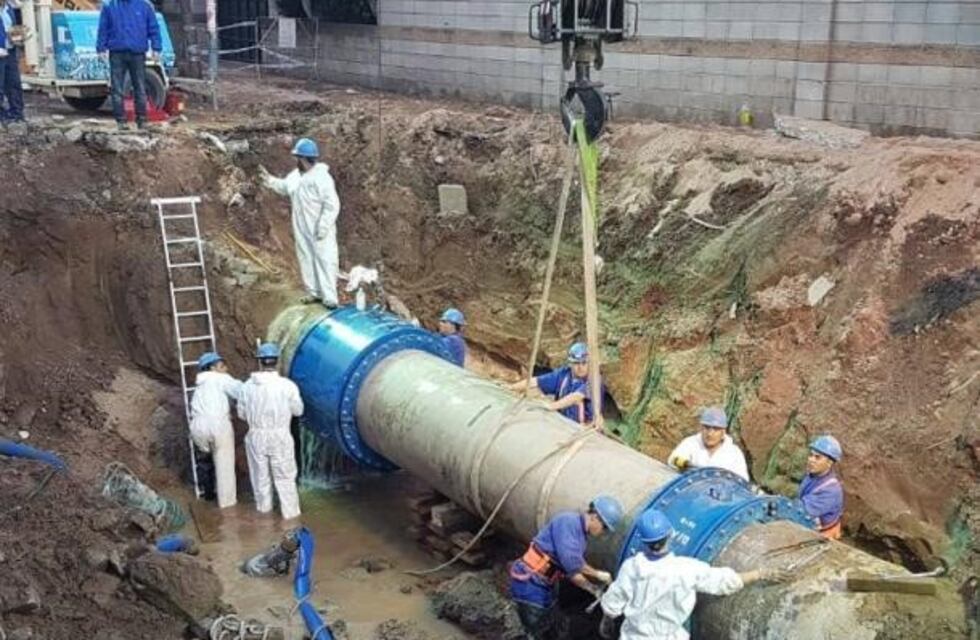 Caño roto en Alta Córdoba: finalizó la reparación y el servicio estaría normalizado por la noche