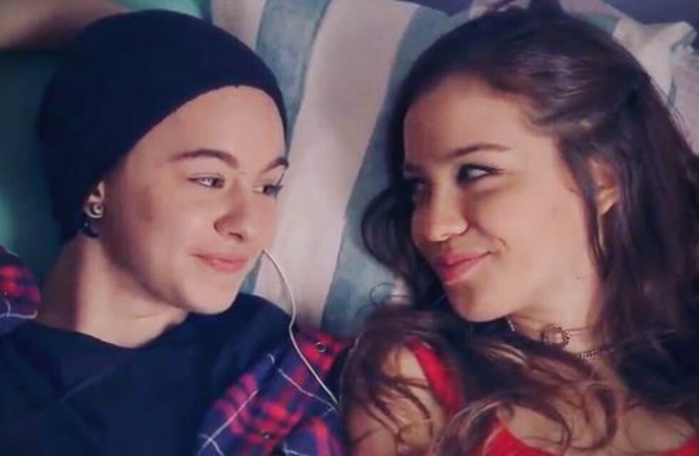 Emma se animó y besó a Juani en "100 días para enamorarse"