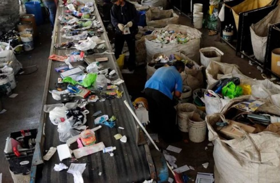 Cartoneros de Tigre fabrican útiles escolares con telgopor reciclado