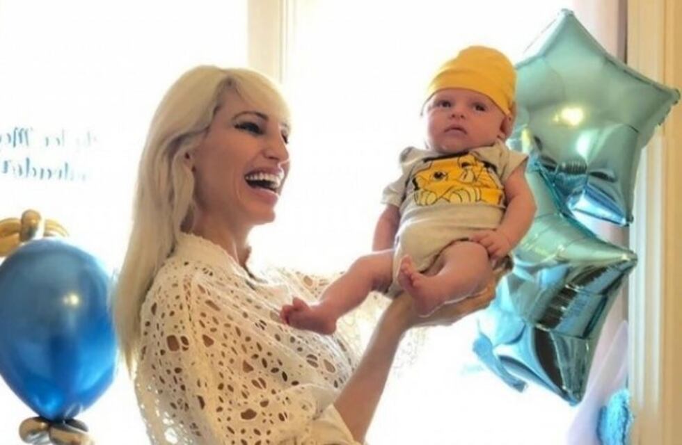 Vicky Xipolitakis festejó el primer mes de vida de su bebé