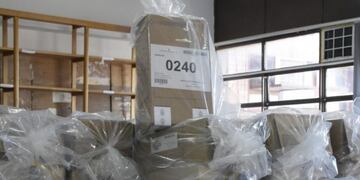 Las urnas que fueron trasladadas a los lugares donde se vota\u002E Foto: El Diario de la República\u002E