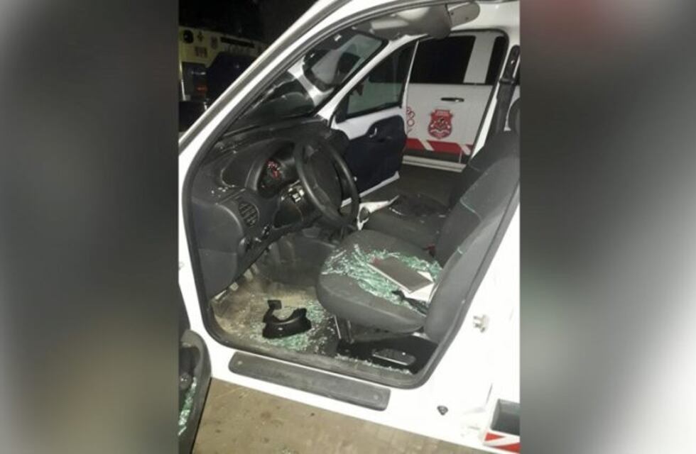 Destrozaron el móvil de traslados de los Bomberos Voluntarios de La Maruja