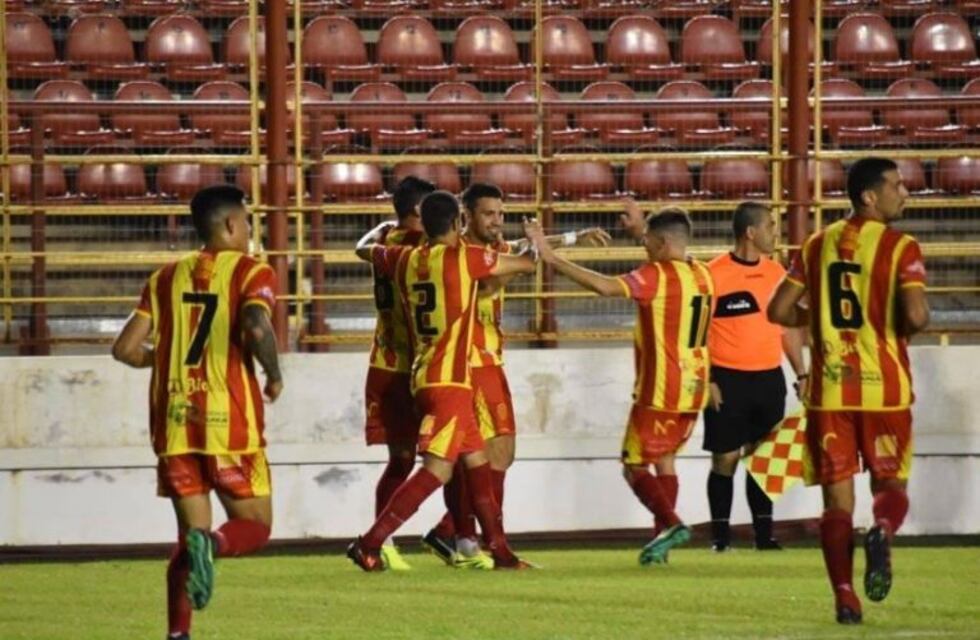 Federal A: Sarmiento derrotó 2-0 a Crucero del Norte