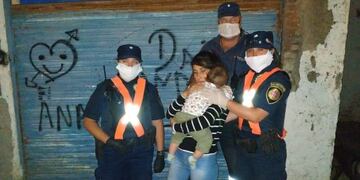 Bebé salvado gracias a la ayuda de policías, en Laboulaye\u002E