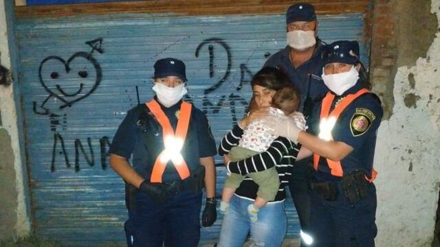 Bebé salvado gracias a la ayuda de policías, en Laboulaye\u002E