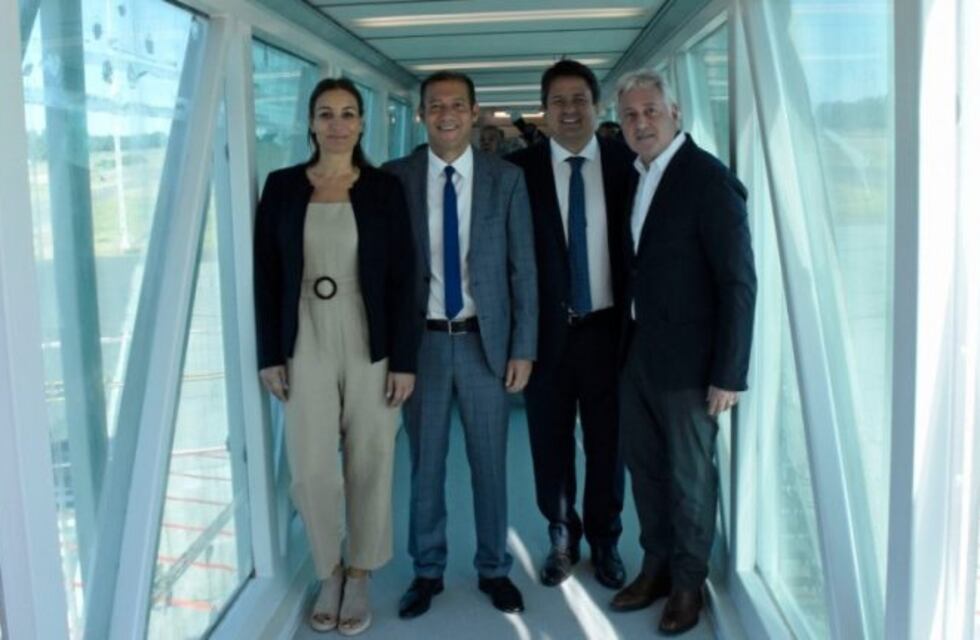 Polémica por el viaje de la pareja del gobernador Gutiérrez a España