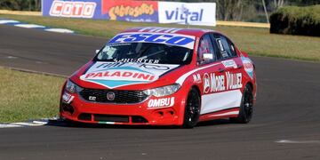 Fabián Yannantuoni con Fiat Tipo larga en primera fila en su serie\u002E (Turismo Nacional)