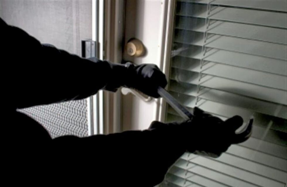 Arroyito: Le robaron una notebook de su domicilio cuando se ausentaron