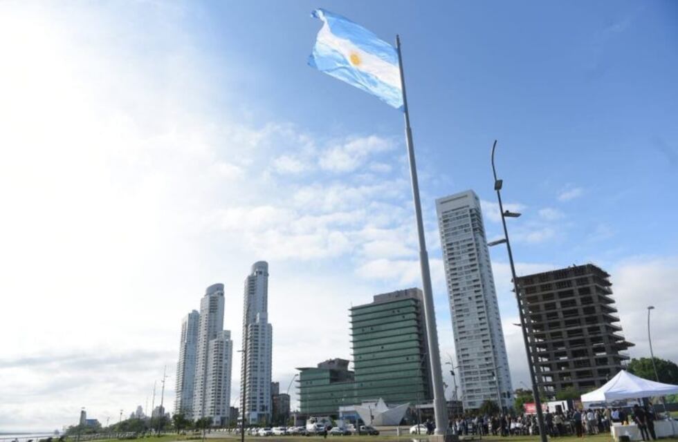 Inauguraron el mástil más alto de Rosario