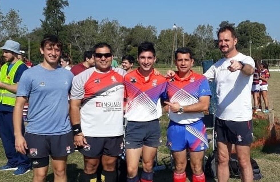 Un árbitro se sacrificó y le dio sus botines a joven rugbier para que no juegue descalzo