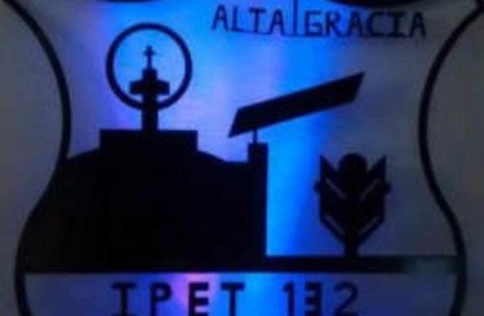 El Ipet Paravachasca festeja su cumpleaños con actividades de limpieza en el arroyo de la ciudad