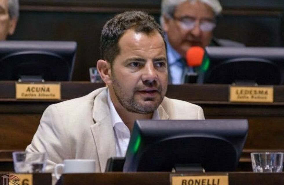 Bonelli se metió en la polémica por el aborto y apuntó contra Vidal