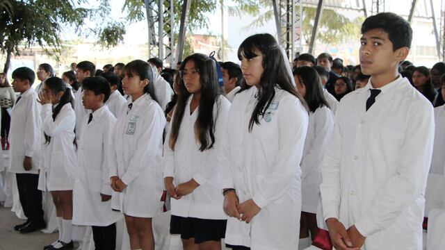 Alumnos de séptimo grado de la Escuela Municipal "Maestra Marina Vilte" pronunciaron por primera vez la promesa de fidelidad a la Bandera de la Libertad Civil.