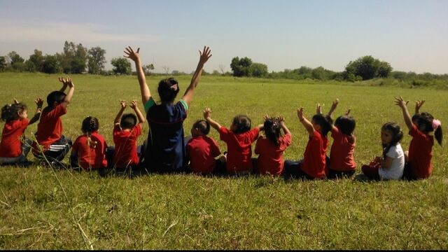 Daniela Sánchez, Maestra Jardinera en el Jardín Surcos (Cabín 9), nos habla de cómo le cambió la vida el trabajo que realiza con los niños de ese barrio carenciado de Pérez.