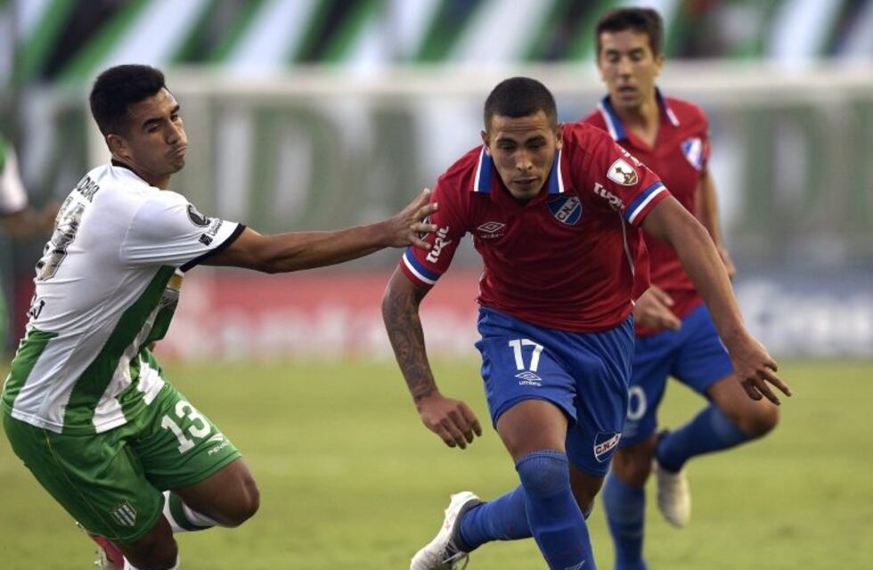 Copa Libertadores: Cvitanich anotó en el último minuto y Banfield empató 2-2 con Nacional de Uruguay