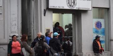 AOEM sigue negociando la reincorporación de los municipales cesanteados