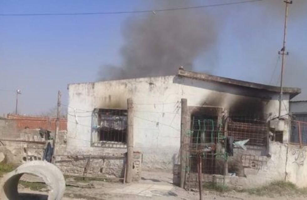 Incendiaron la casa del acusado de abusar y matar a un nene