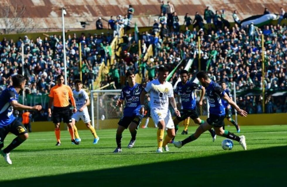 Sin visitantes Villa Mitre recibirá a Olimpo el domingo por la noche