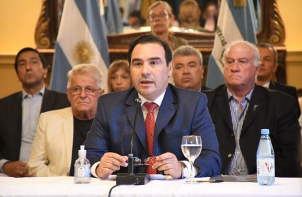 Gustavo Valdés realizó un par de anuncios económicos para sectores que se verán perjudicados con la cuarentena
