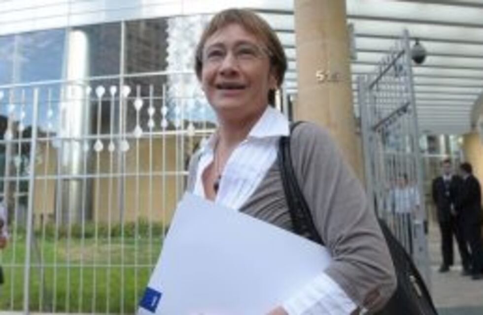 Balearon el auto de la ex gobernadora de Tierra del Fuego en Pérez y denunció abandono policial