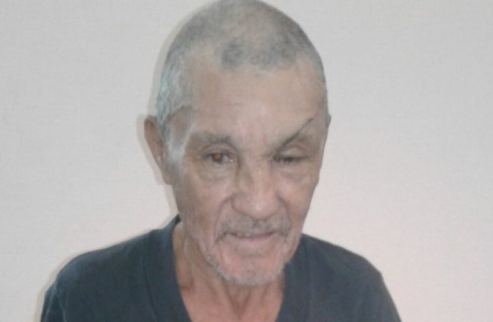 Buscan a los familiares de un hombre de 64 años que debió ser internado y se encuentra desorientado