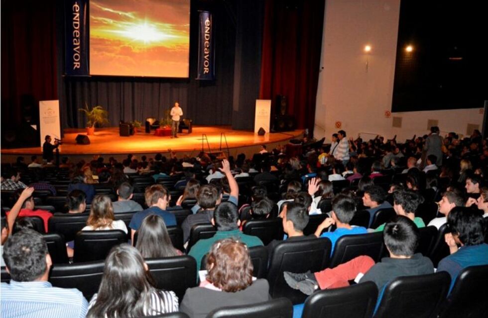 Con figuras de relieve, comienza en Jujuy cumbre del emprendedorismo