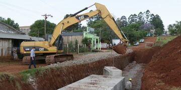 Vialidad Provincial trabaja en el saneamiento del barrio Ex Alumnos de San Vicente