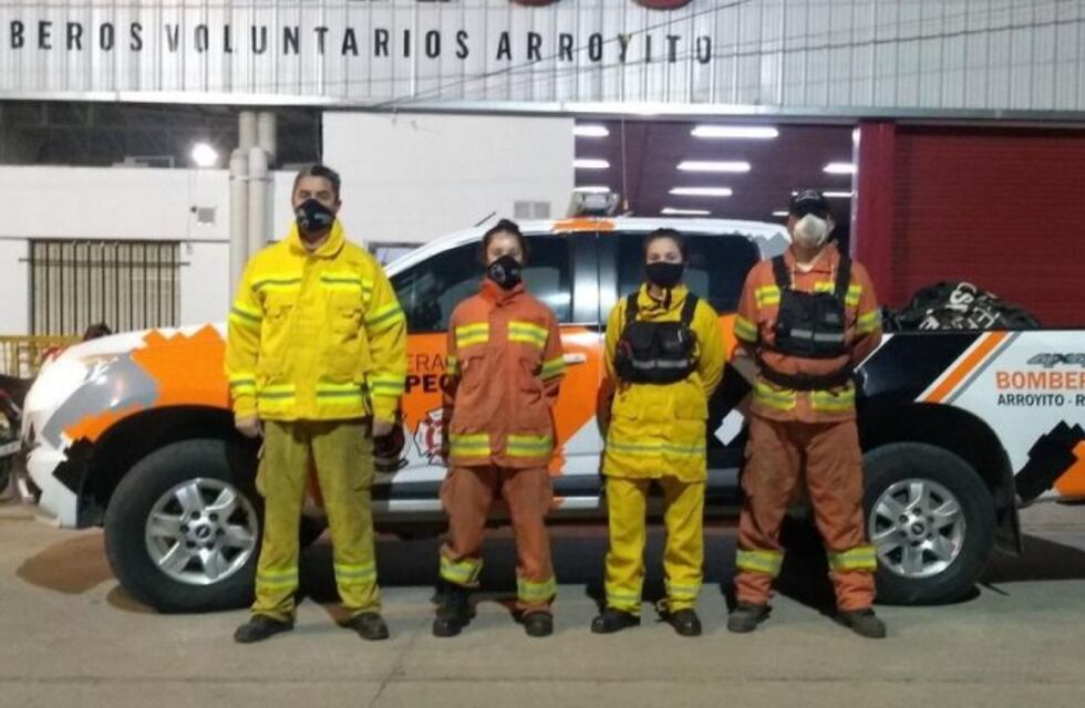 Más bomberos de Arroyito viajan para combatir el incendio en las sierras cordobesas