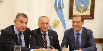 Firman un acuerdo con la UIA para darle más valor al gas de Vaca Muerta