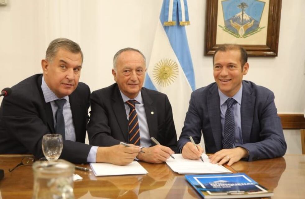 Firman un acuerdo con la UIA para darle más valor al gas de Vaca Muerta