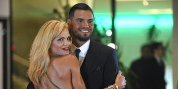 hotel city center el 30/06/2017 \r\nCasamiento en Rosario\r\nManchester's United goalkeeper Sergio Romero poses with his wife on a red carpet during Argentine football star wedding in Rosario, Santa Fe province, Argentina on June 30, 2017\u002E\r\n AFP PHOTO / EITAN ABRAMOVICH rosario santa fe sergio romero Eliana Guercio fiesta casamiento boda del futbolista argentino jugador de futbol se caso con su pareja futbolistas y amigos invitados