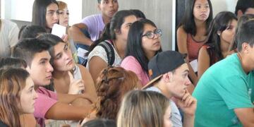 Jovenes durante uno de los talleres ya realizados anteriormente (Foto: Río Negro)\u002E
