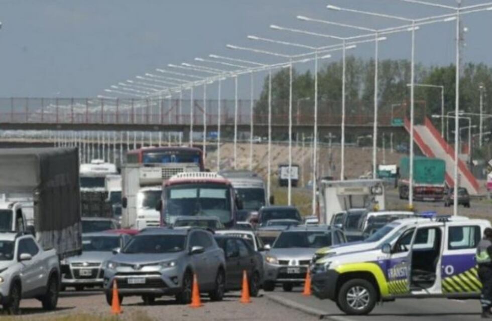 Un hombre fue atropellado en el Acceso Este y está grave