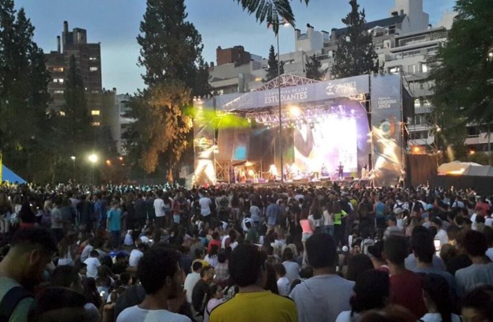 La bienvenida a los estudiantes, a todo ritmo