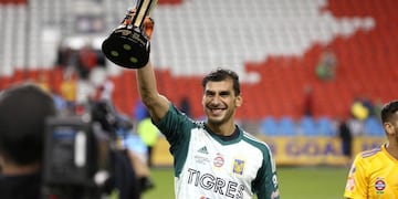 Tigres UANL's Argentinian goalkeeper Nahuel Guzman #1 celebrates his team win 3-1 against Toronto FC during the Campeones Cup at BMO Field in Toronto, Ontario, September 19, 2018\u002E (Photo by Lars Hagberg / AFP) toronto canada nahuel guzman futbol copa de campeonaes 2018 futbol futbolistas bmo field tigres uanl