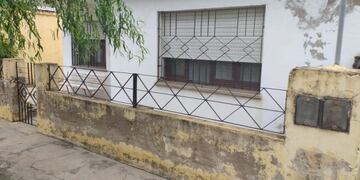 El domicilio de Marcos Juárez donde los delincuentes arrancaron la caja fuerte de una pared y se llevaron\u002E (Red Panorama)