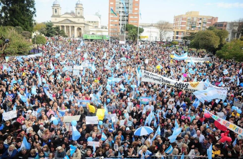 Miles de vecinos marcharon en apoyo a María Eugenia Vidal en el día de su cumpleaños