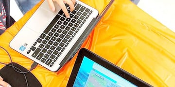 Maestra renuncia a cargo por no tener buena conexión a internet y un celular con memoria