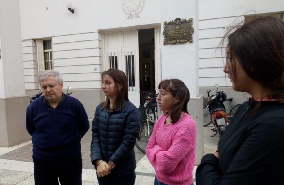 Estudiantes de la EESO N° 204 "Domingo de Oro" denuncian acoso callejero y robos en las inmediaciones del establecimiento