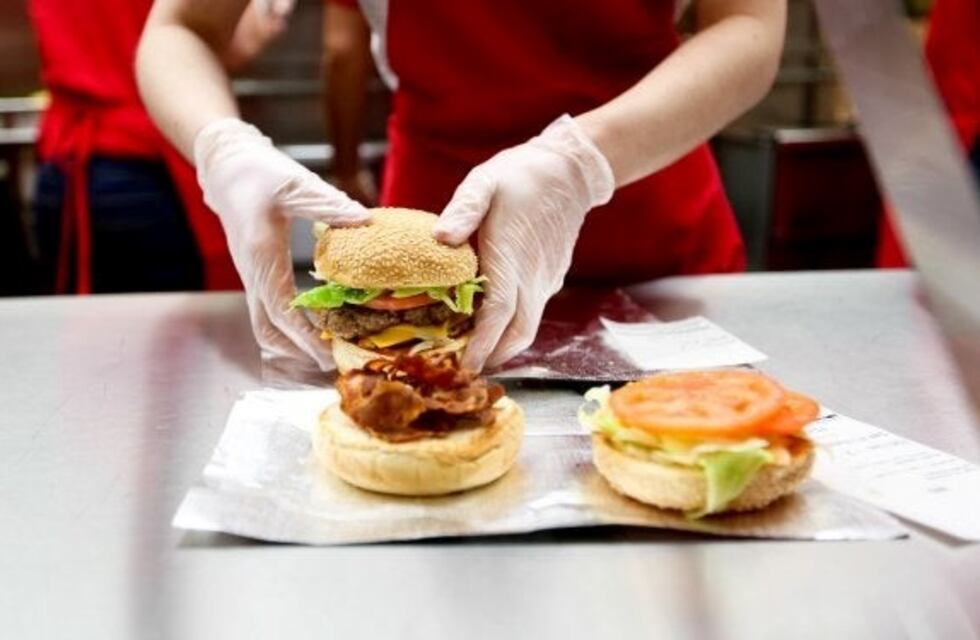 Denuncian que cadenas de comidas rápidas no abonaron los sueldos como debían