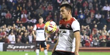El delantero de Newell's Old Boys, Alfio Oviedo\u002E (@canoboficial)