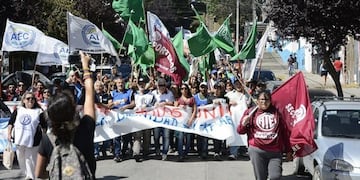 Sindicatos y organizaciones sociales marchan hacia el Centro Cívico
