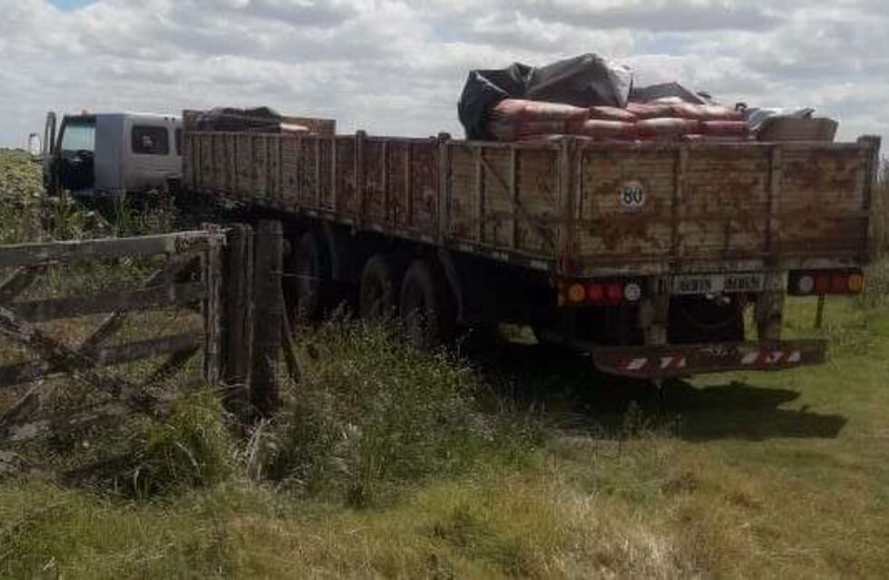 Delincuentes intentaron robar un camión que transportaba cemento